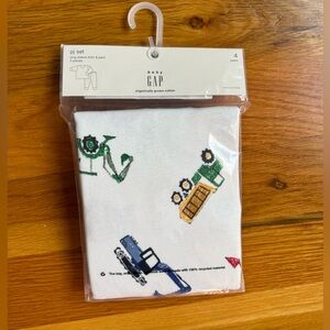 Brand new packaged GAP two piece pajamas boy 4t